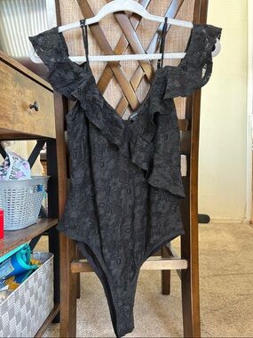 New Black forever 21 rifles lace bodysuit. Size medium